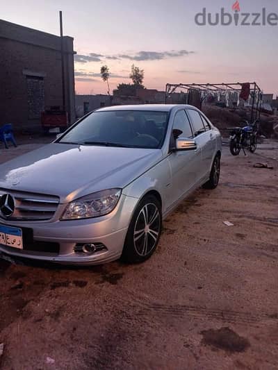 Mercedes-Benz C180 2009 فابريكة برة وجوة بحالة الزيرو