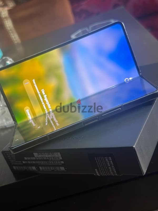 samsung fold4 شغال الشاشتين 6