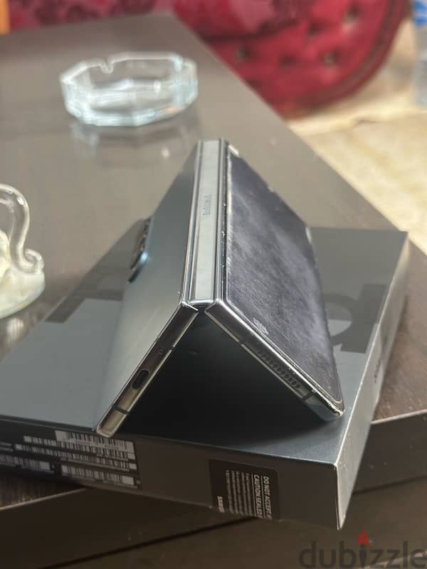 samsung fold4 شغال الشاشتين 8