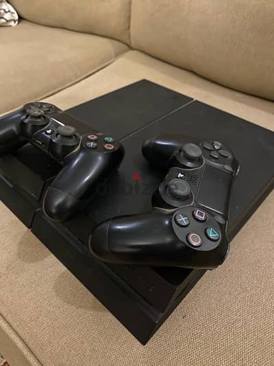 ps4  مع دراعين )النسخه العاديه) for sale :7400 قابل للفصال البسيط