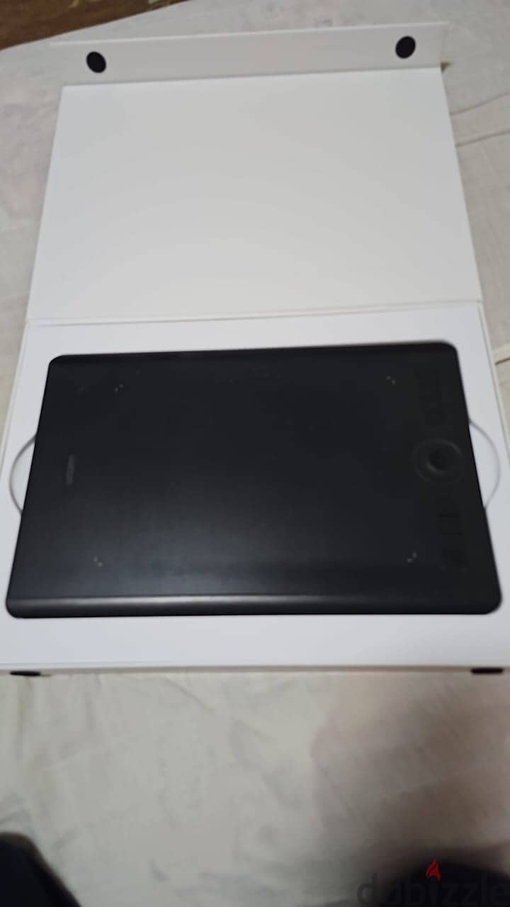 Wacom PTH660 Intuos Pro Digital Graphic Drawing Tablet for Mac or PC 12