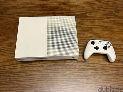 Xbox One S (500  Gb ) استعمال خفيف