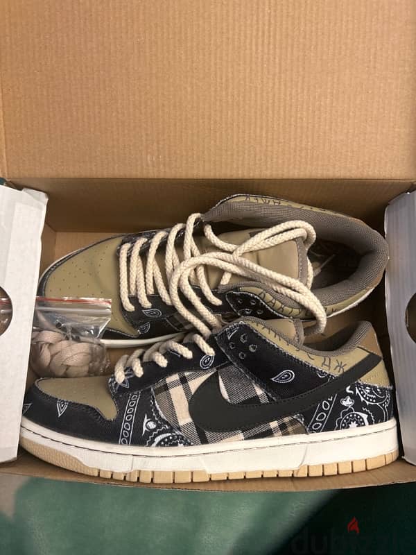 Nike Sneaker - Travis Scott SB Dunk (S43) 0