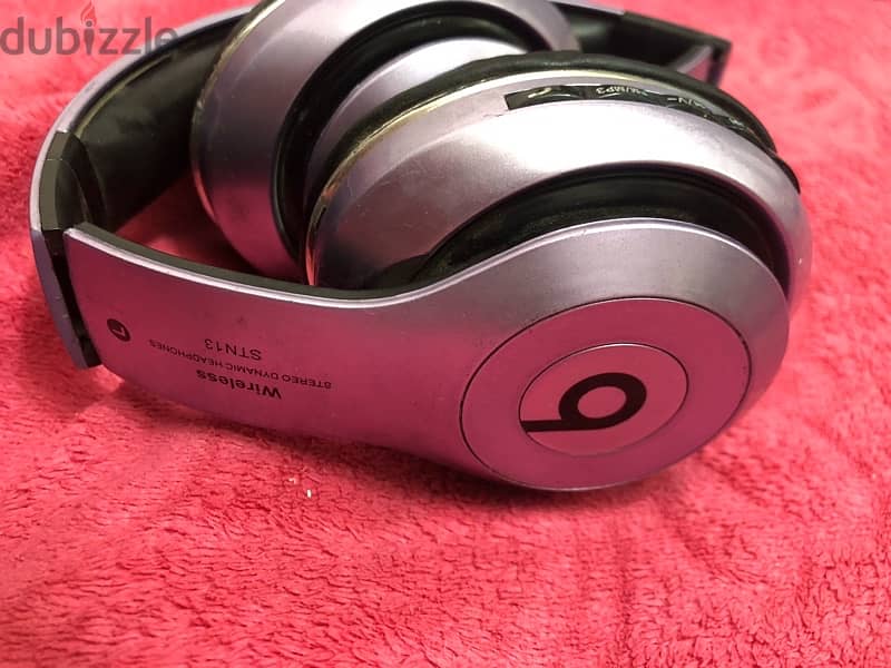 Beats headphones in purple، سماعات Beats باللون البنفسجي 2