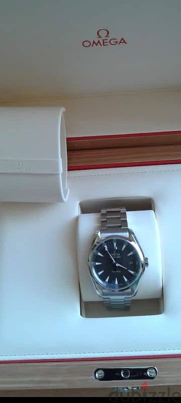 Omega original like New with box and everything.