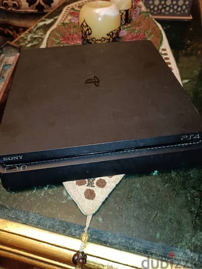 جهاز ps4 slim مليان العاب ومعاه دراع باقي التفاصيل ف الوصف