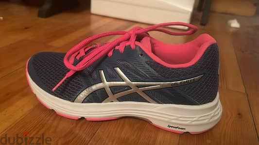 asics running shoes