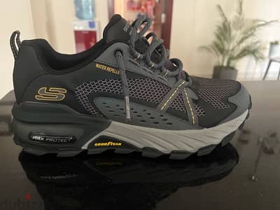 جزمه اسكيتشر  sketchers اصلى مقاس ٥ . ٤١