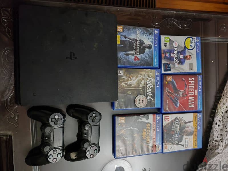 ps4 used include 2 controller and the games listed 1