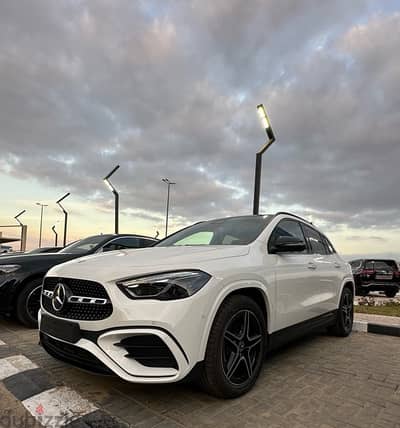 Mercedes-Benz GLA 200 AMG Night package 2024 Fullyloaded