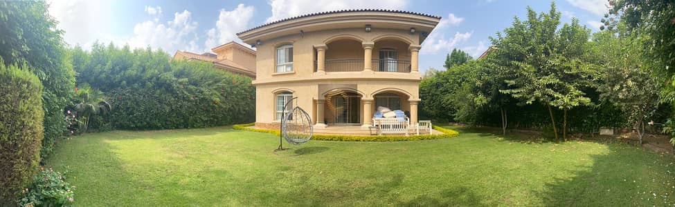 villa with ultra super deluxe finishing in Madinaty View Garden