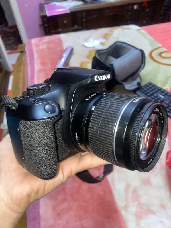 canon eos 1300D 1