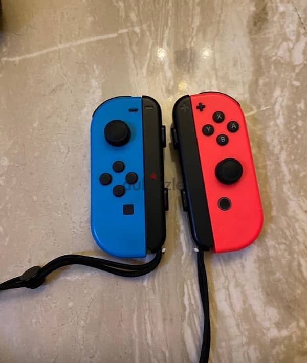 Nintendo Switch 4 Controllers All Accessories 2 Games 2