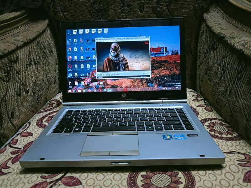 لاب توب إتش بي hp كور i7 جيل تالت 3 كارت شاشه واحد جيجا. . بكل مشتملاته 2