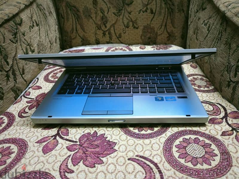 لاب توب إتش بي hp كور i7 جيل تالت 3 كارت شاشه واحد جيجا. . بكل مشتملاته 6