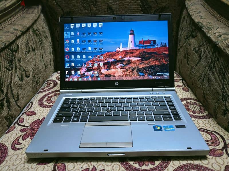 لاب توب إتش بي hp كور i7 جيل تالت 3 كارت شاشه واحد جيجا. . بكل مشتملاته 8