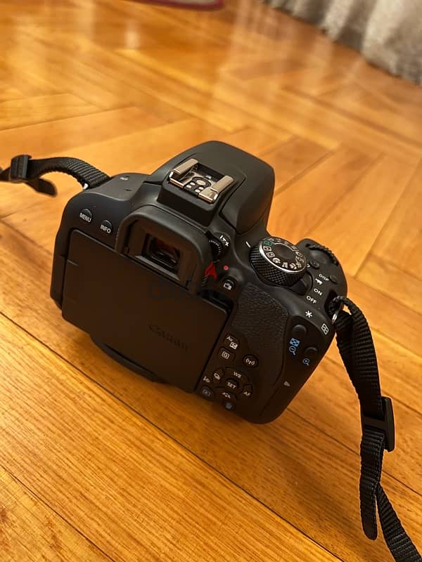 كاميرا canon 800D لم تستعمل الshutter يعتبر زيرو 0