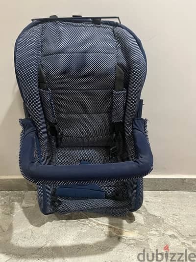 كرسى اطفال ( carseat ) ماركة يونيفرسال للبيع