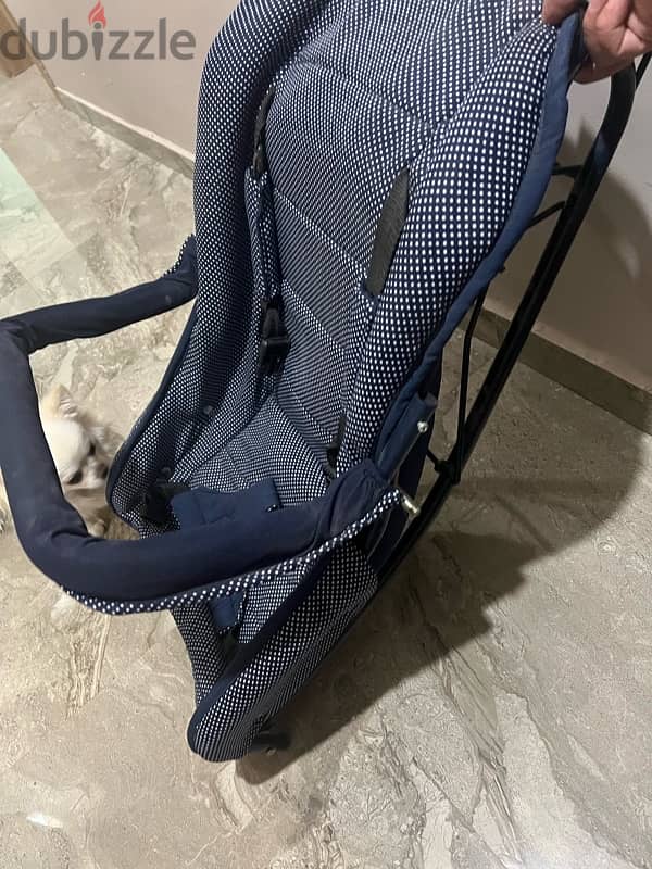 كرسى اطفال ( carseat ) ماركة يونيفرسال للبيع 2