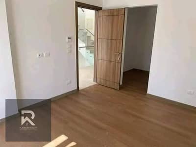 fully finished apartment for sale at Fifth Square Fifth Settlement New Cairo