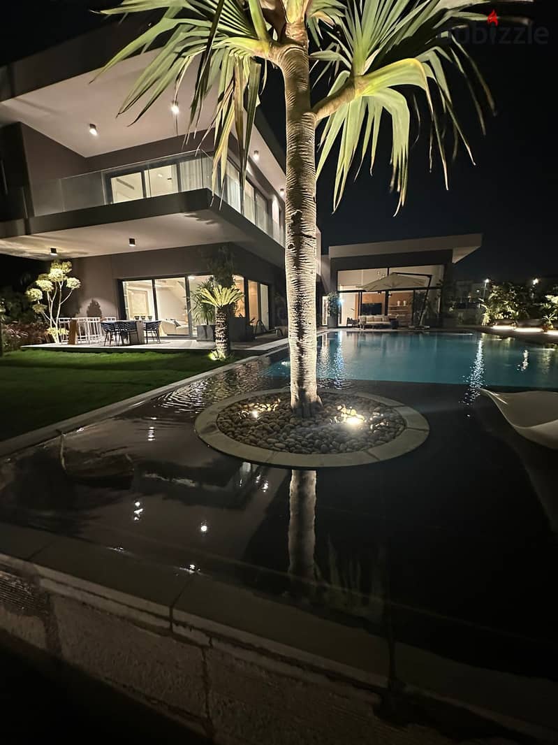 Villa for sale, 3 floors, with a private swimming pool, in Swan Lake, Sheikh Zayed, in installments 0