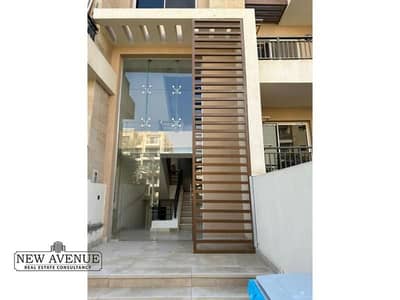 Apartment with garden - Ready to move -with lowest price- in Taj city compound new Cairo