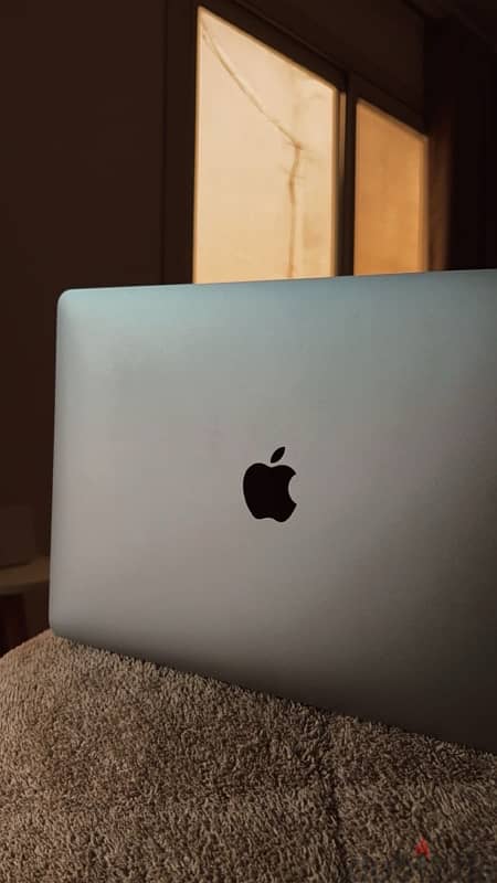 MacBook Air 13-inch M1 Chip with 8-Core CPU, 7-Core GPU 256GB Storage 0