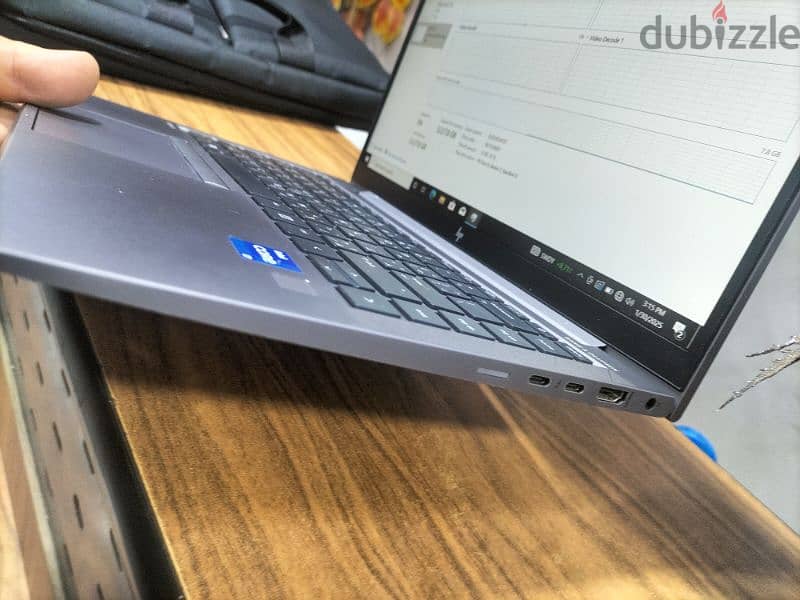 Hp zbook firefly G8 core i7 الجيل الحادي عشر بحالة ممتازة 6