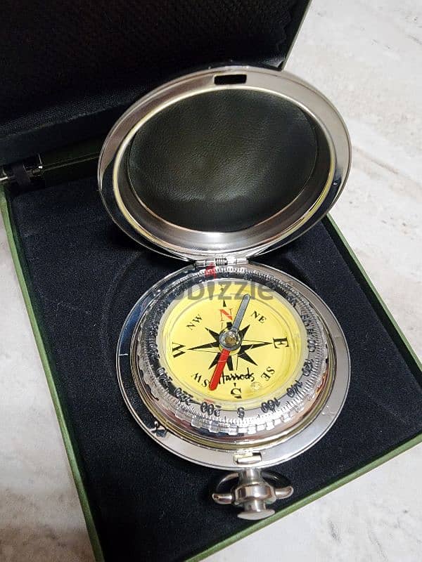 HARRODS KNIGHTSBRIDGE POCKET COMPASS 0