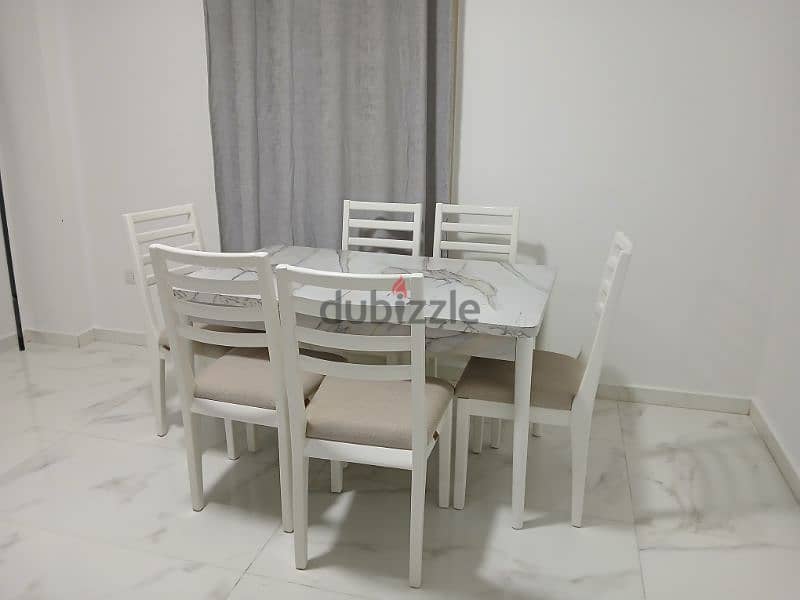 dinning room with 6 chairs 0