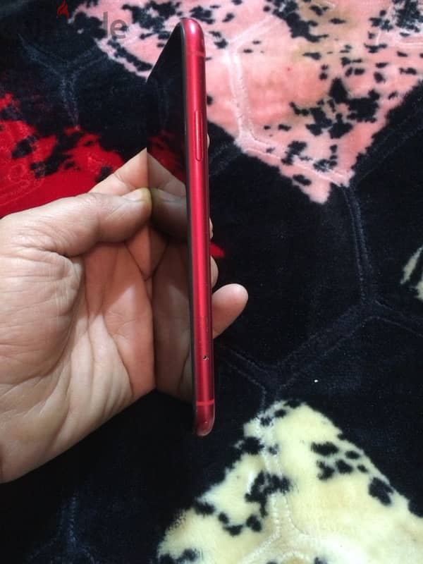 Iphone 11 red 2