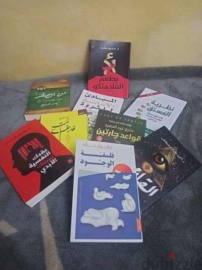 كتب للبيع عددهم ٩ لو هتشتري كتاب هيبقي ب ٤٠ ولو ال٩ مع بعض ب ٣٥٠