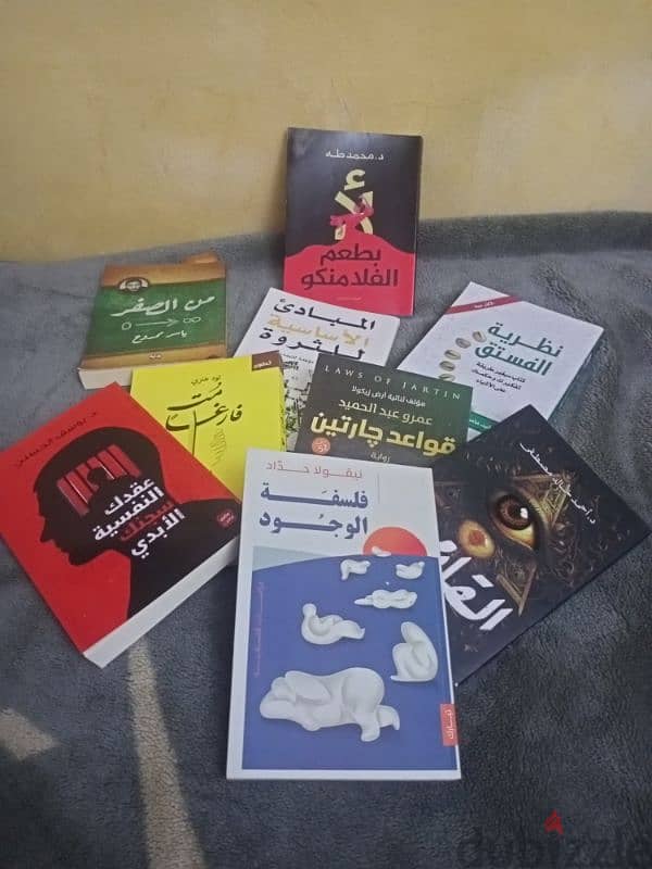 كتب للبيع عددهم ٩ لو هتشتري كتاب هيبقي ب ٤٠ ولو ال٩ مع بعض ب ٣٥٠ 0