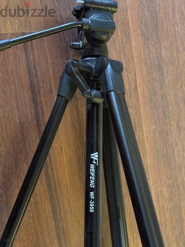 camera tripod 0