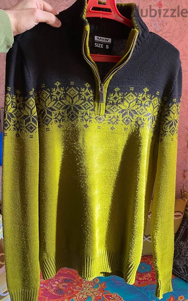 ravin pull over size small 2