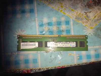 موجود اكتر من قطعه رام 2جيجا وفيهم اتنين اربعه جيجا كلهم ddr3