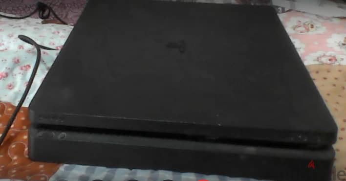 ps4 slim حالة ممتازة دراع شفاف اصلي 0