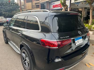 بيع سيارة مرسيدس GLS 580 سوداء الفرش ابيض