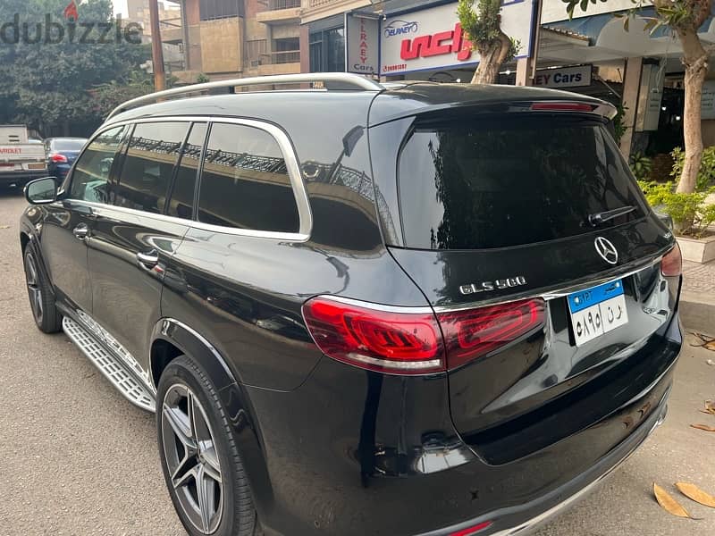 بيع سيارة مرسيدس GLS 580 سوداء الفرش ابيض 0