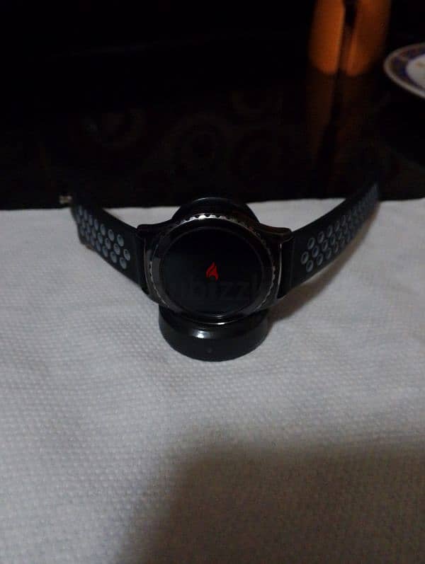 Samsung gear s2 with charger 0