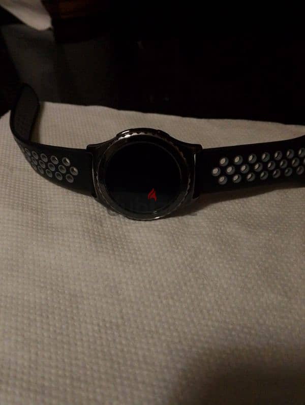 Samsung gear s2 with charger 3