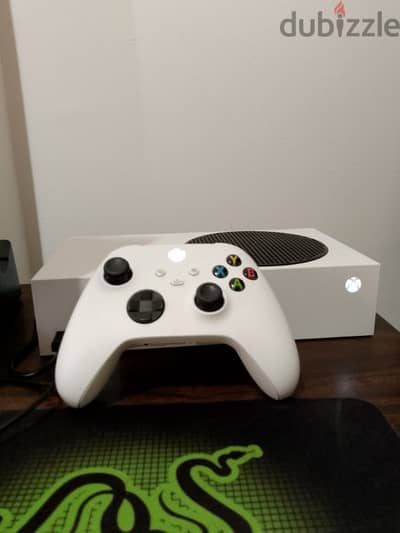 Xbox series s like a new معاه شاحن وبطاريتين