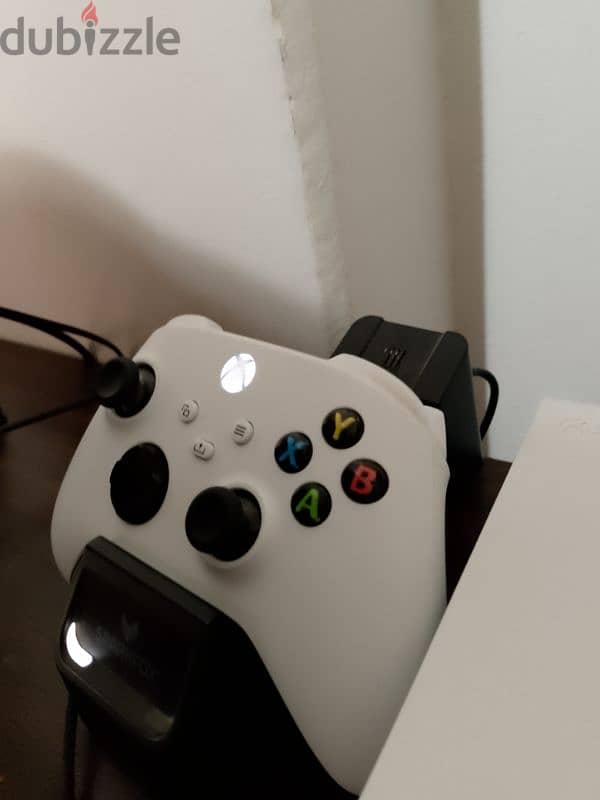 Xbox series s like a new معاه شاحن وبطاريتين 1