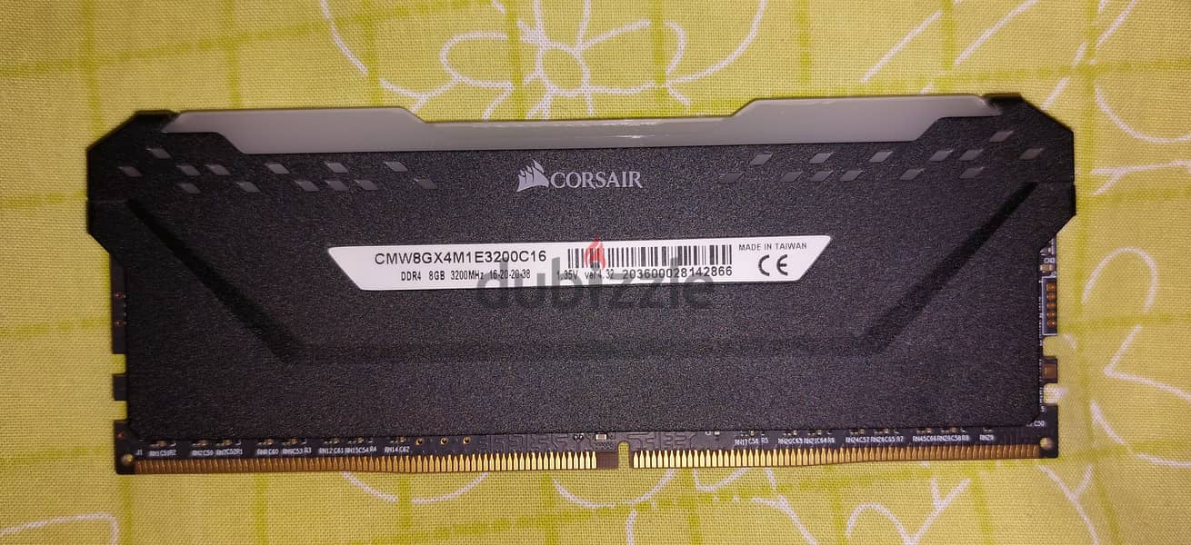 Corsair VENGEANCE RGB PRO 8GB + keyboard AULA F2066-2 2