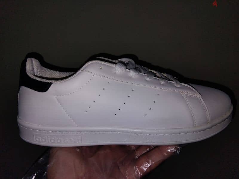 white sneakers Size 44 3