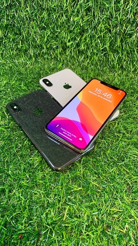 للبيع عرض مميز iPhone  XS 256 GB بطاريات فوق الـ73% اجهزه اصليه من ابل 1