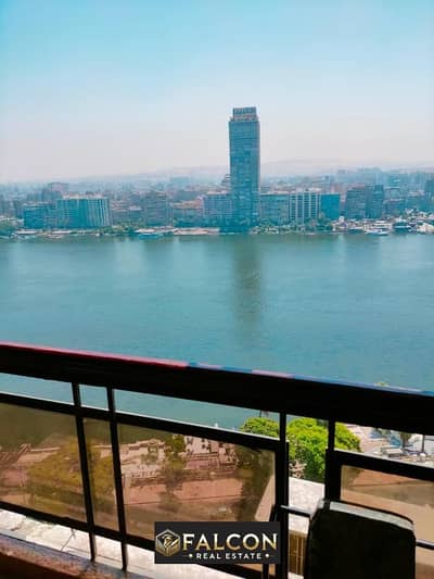 Hotel apartment under the management and services of Hilton Hotel VIP on the Nile on the 20th floor with a panoramic view of the Corniche and in front