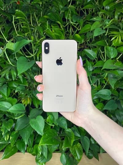 للبيع سعر مميز iPhone Xsmax 256 GB بطاريات فوق الـ 70%  حالات زيرو