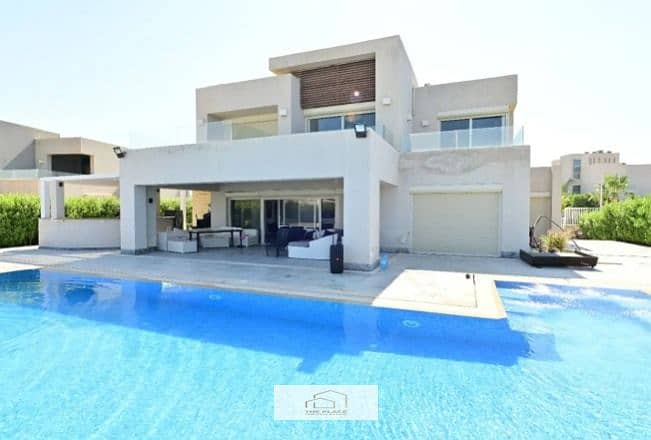 Villa for sale in Hacienda Bay with private pool 0