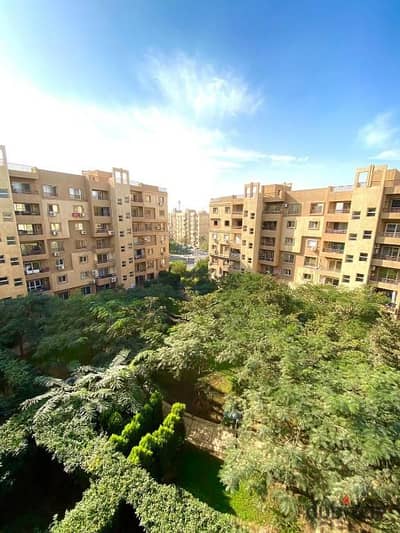 Apartment for sale with an area of 124 sqm in Madinaty B6, immediate delivery, on a repeated floor, fully paid, directly facing services, at an except